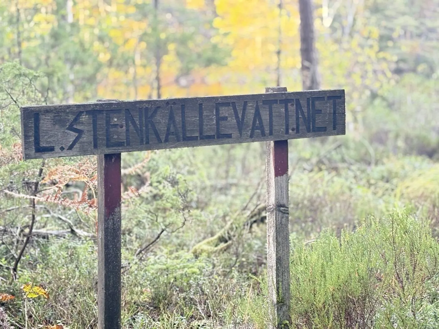 Lilla Stenkällevattnet: skylten vid stigen