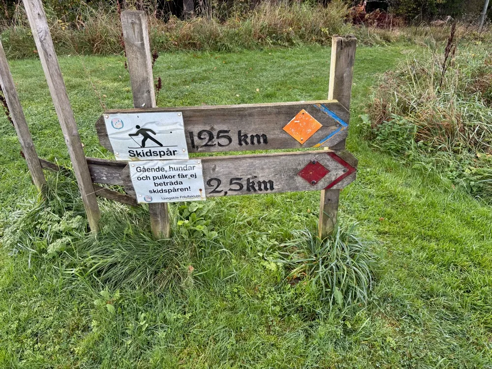Skylt längs Skidspåret 1,25 km
